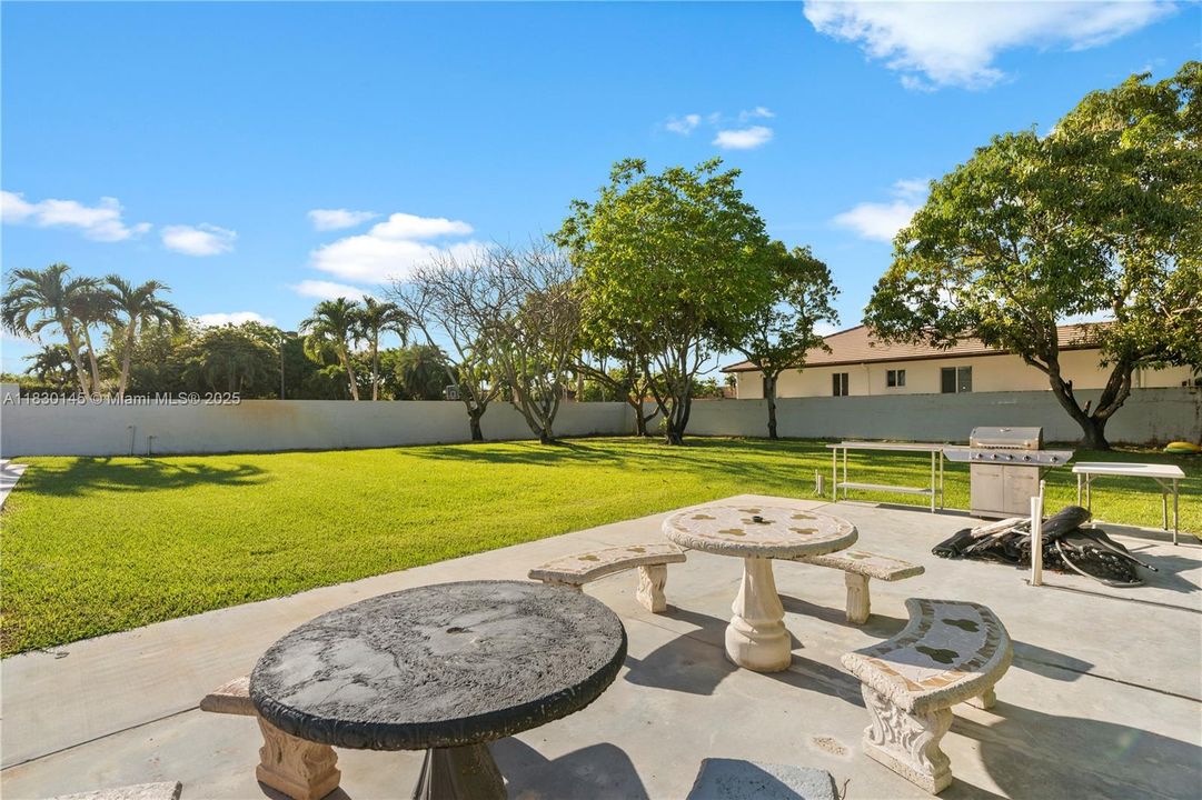 For Rent: $6,500 (5 beds, 4 baths, 4242 Square Feet)