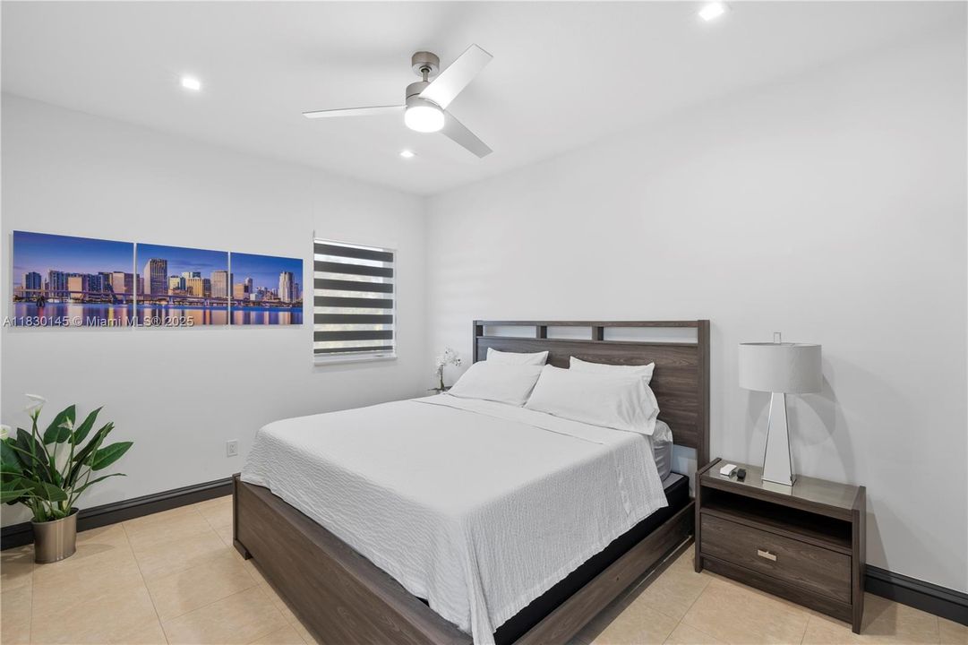 For Rent: $6,500 (5 beds, 4 baths, 4242 Square Feet)