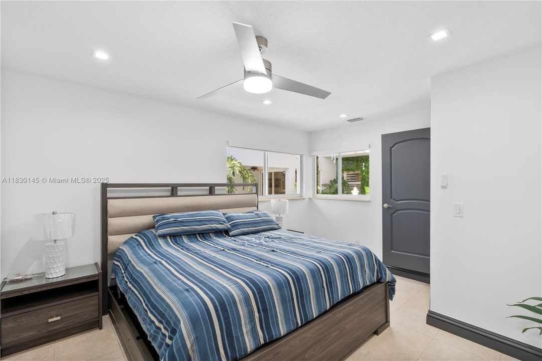 For Rent: $6,500 (5 beds, 4 baths, 4242 Square Feet)