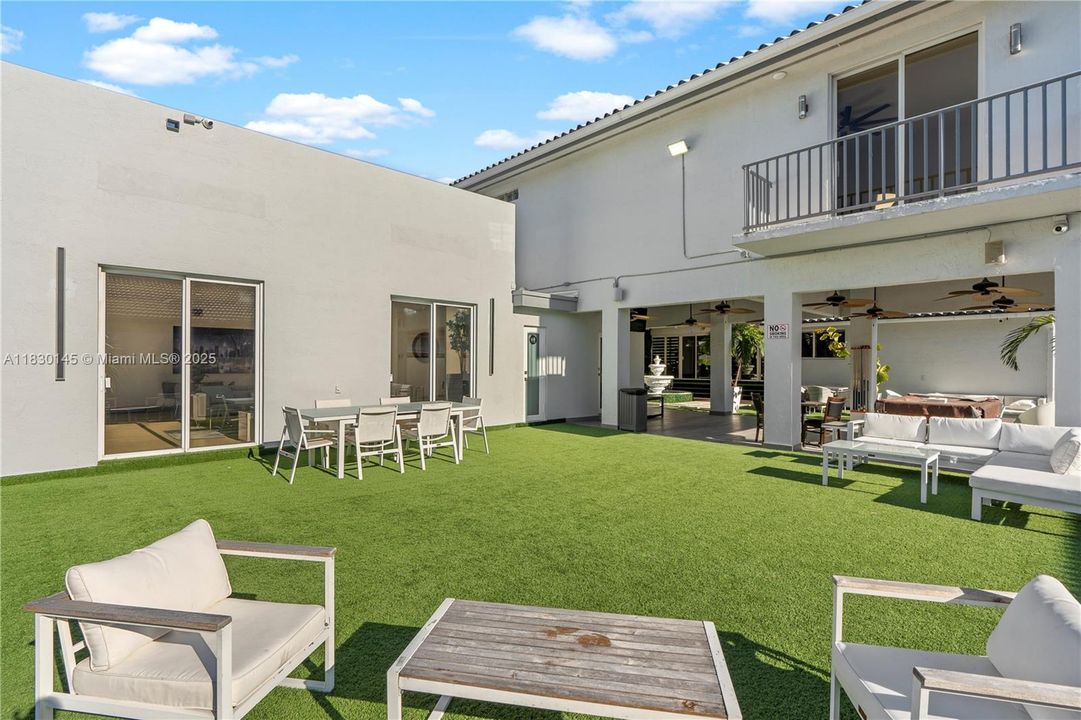 For Rent: $6,500 (5 beds, 4 baths, 4242 Square Feet)