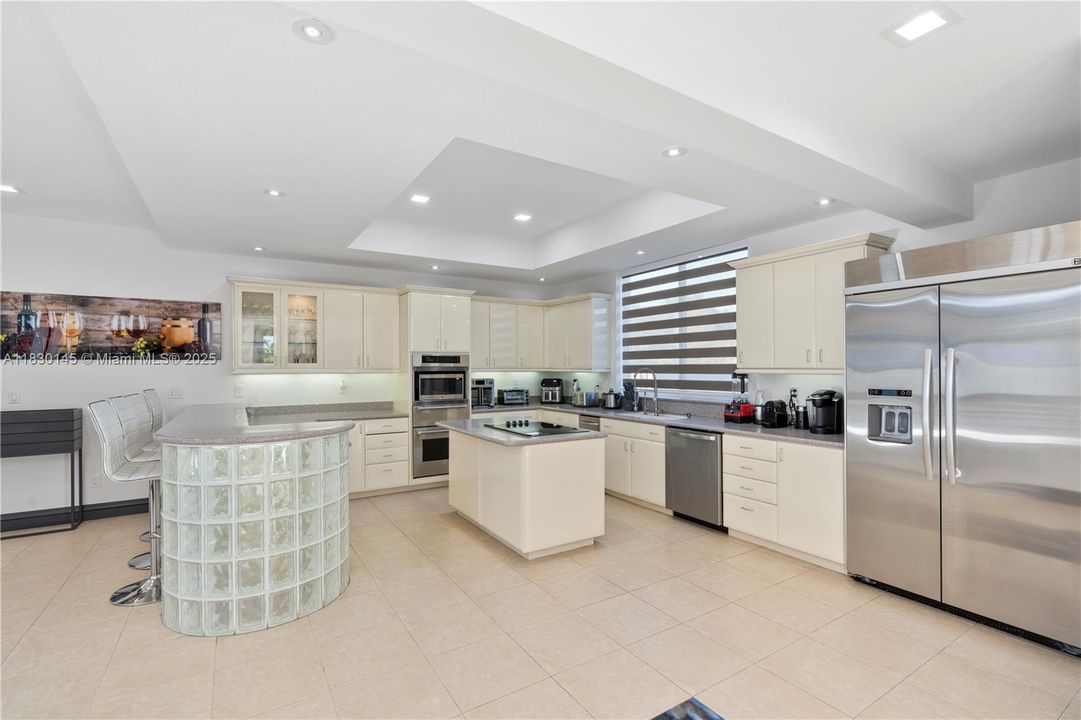 For Rent: $6,500 (5 beds, 4 baths, 4242 Square Feet)