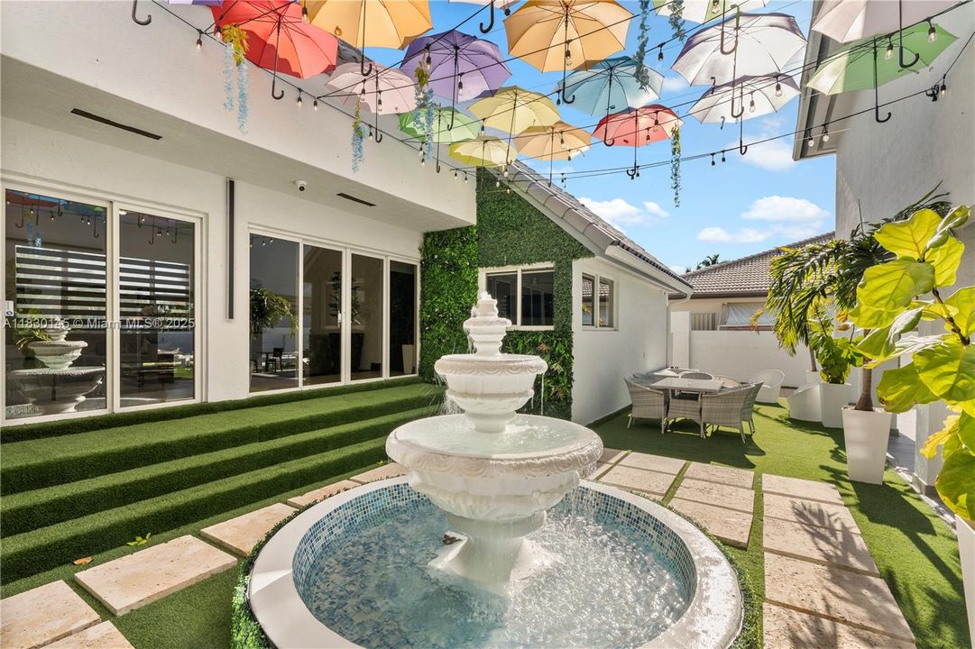 For Rent: $6,500 (5 beds, 4 baths, 4242 Square Feet)