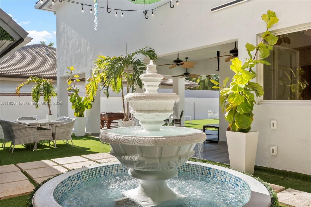 For Rent: $6,500 (5 beds, 4 baths, 4242 Square Feet)