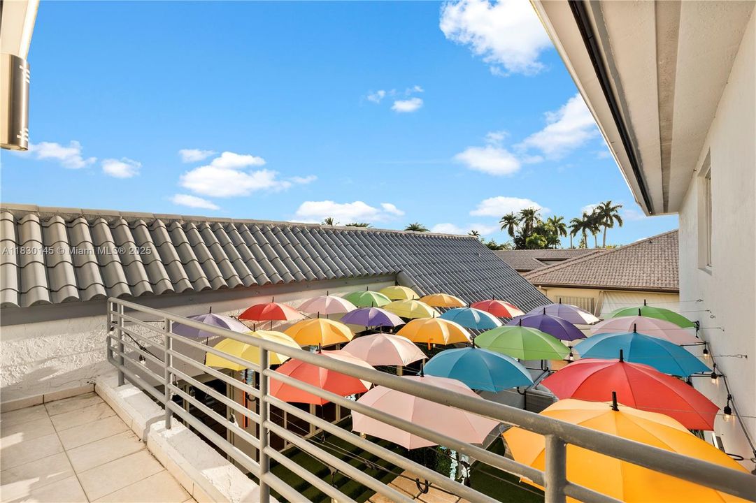 For Rent: $6,500 (5 beds, 4 baths, 4242 Square Feet)