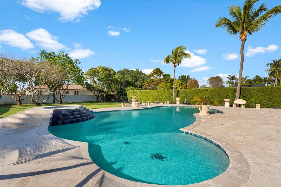 For Rent: $6,500 (5 beds, 4 baths, 4242 Square Feet)