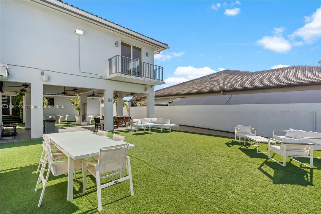 For Rent: $6,500 (5 beds, 4 baths, 4242 Square Feet)