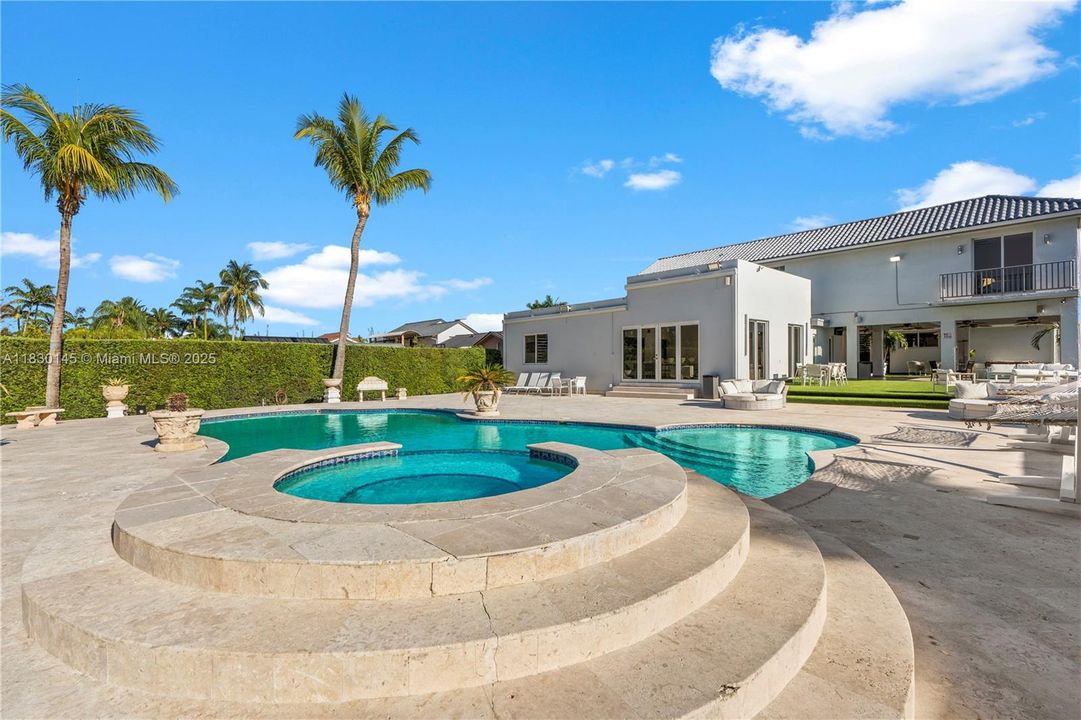 For Rent: $6,500 (5 beds, 4 baths, 4242 Square Feet)