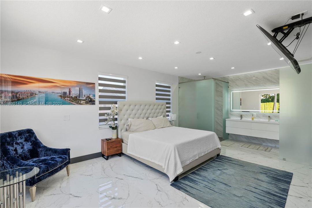 For Rent: $6,500 (5 beds, 4 baths, 4242 Square Feet)