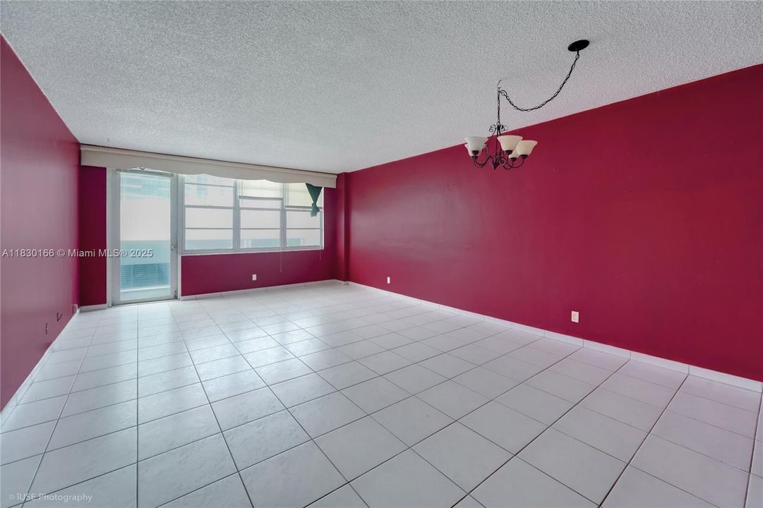 Недавно продано: $298,000 (1 спален, 1 ванн, 896 Квадратных фут)