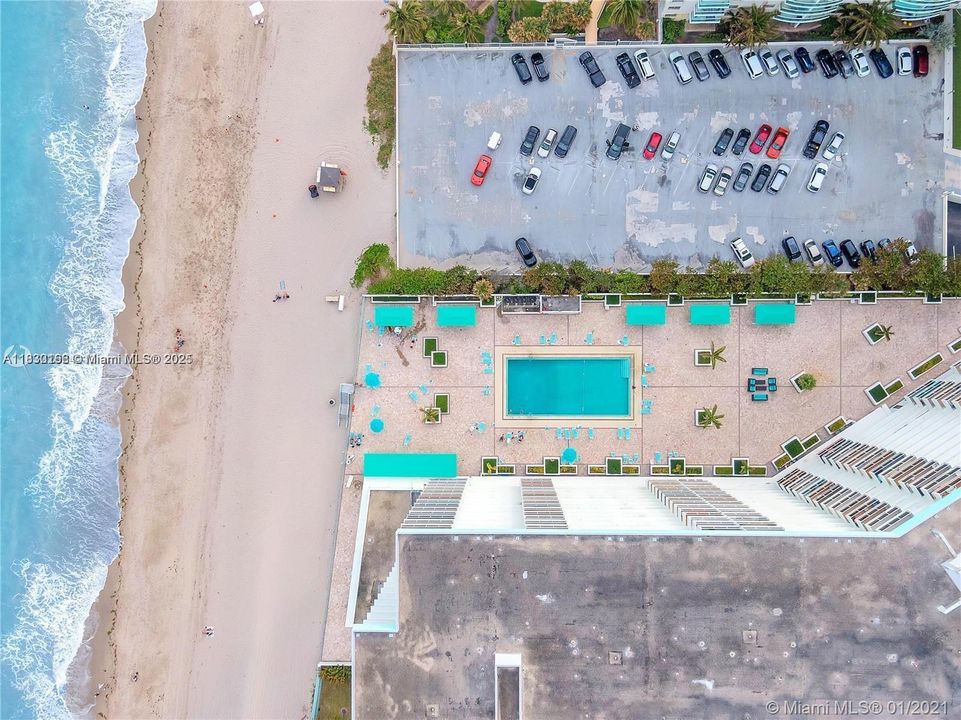 Недавно продано: $298,000 (1 спален, 1 ванн, 896 Квадратных фут)