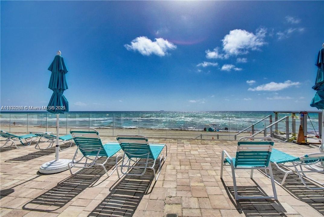 Недавно продано: $298,000 (1 спален, 1 ванн, 896 Квадратных фут)