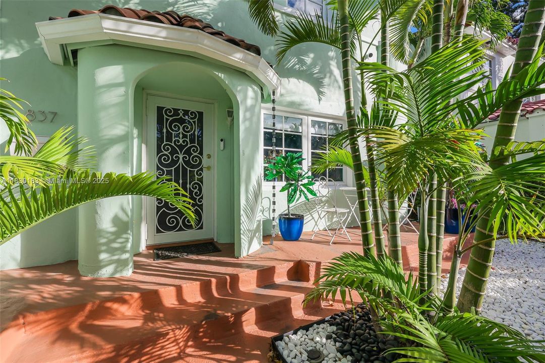 Vendido Recientemente: $1,799,000 (3 camas, 2 baños, 1921 Pies cuadrados)