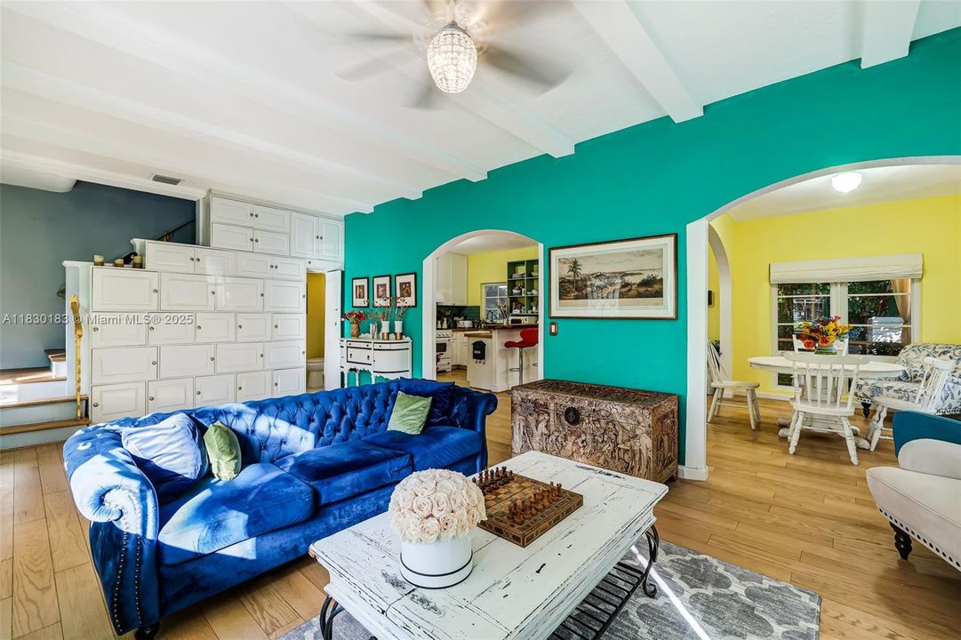 Vendido Recientemente: $1,799,000 (3 camas, 2 baños, 1921 Pies cuadrados)