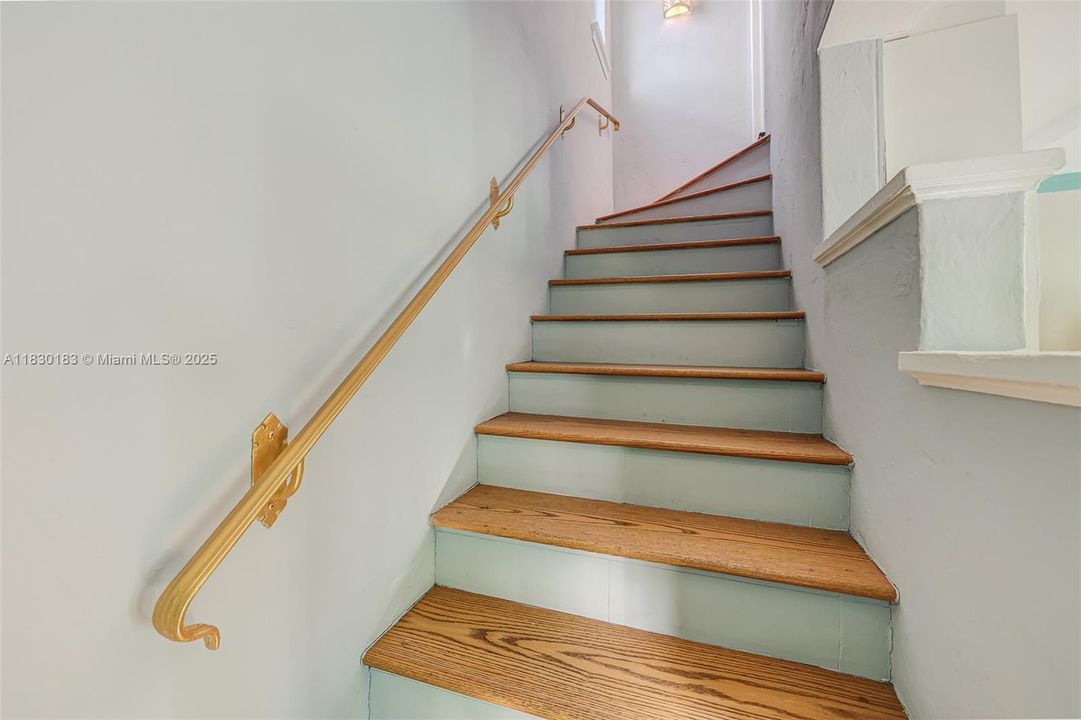 Vendido Recientemente: $1,799,000 (3 camas, 2 baños, 1921 Pies cuadrados)