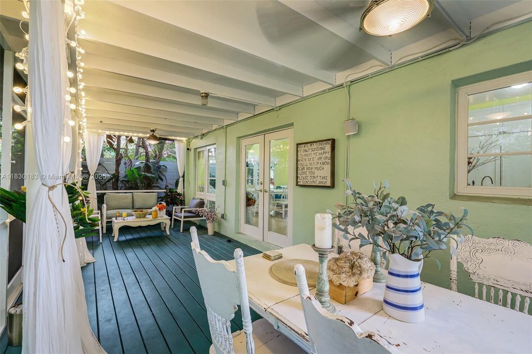 Vendido Recientemente: $1,799,000 (3 camas, 2 baños, 1921 Pies cuadrados)