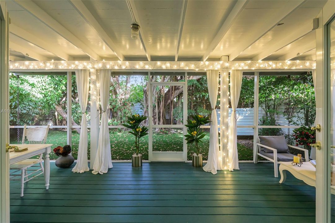 Vendido Recientemente: $1,799,000 (3 camas, 2 baños, 1921 Pies cuadrados)