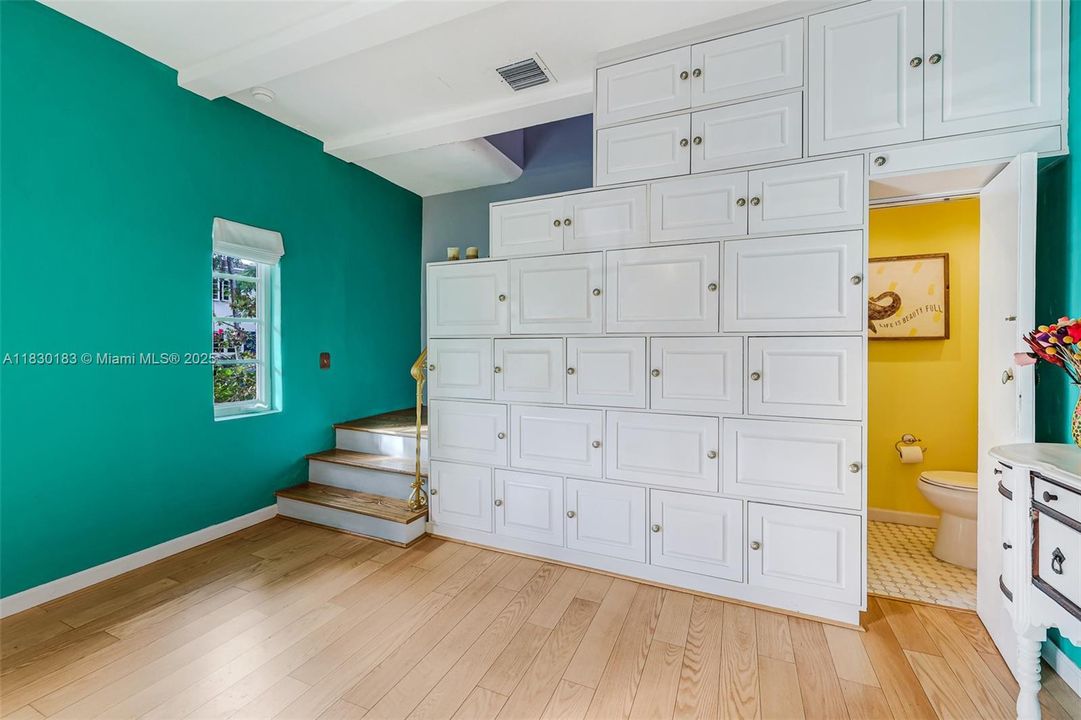 Vendido Recientemente: $1,799,000 (3 camas, 2 baños, 1921 Pies cuadrados)