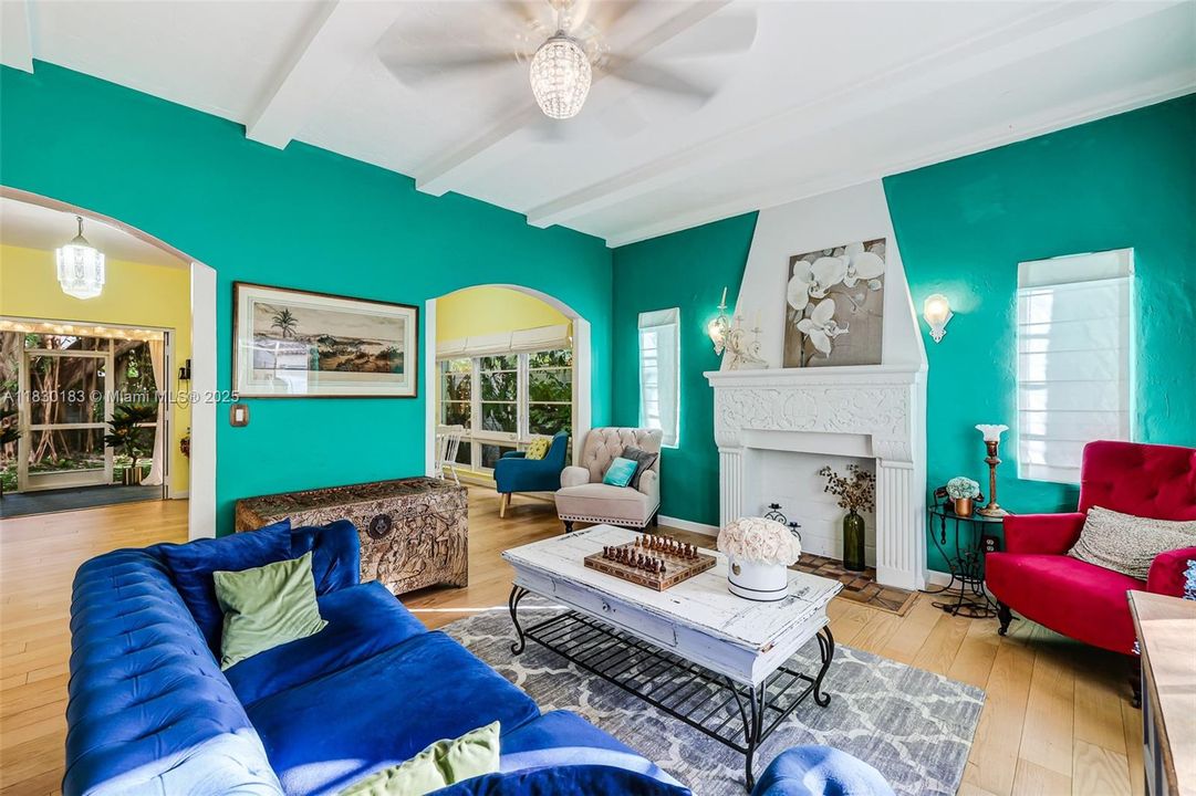 Vendido Recientemente: $1,799,000 (3 camas, 2 baños, 1921 Pies cuadrados)