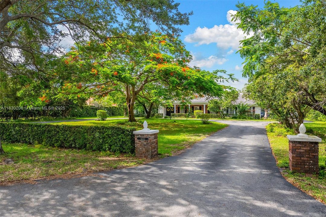 Recently Sold: $3,000,000 (6 beds, 3 baths, 3588 Square Feet)