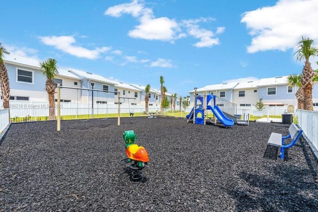 最近租的: $2,400 (3 贝兹, 2 浴室, 0 平方英尺)