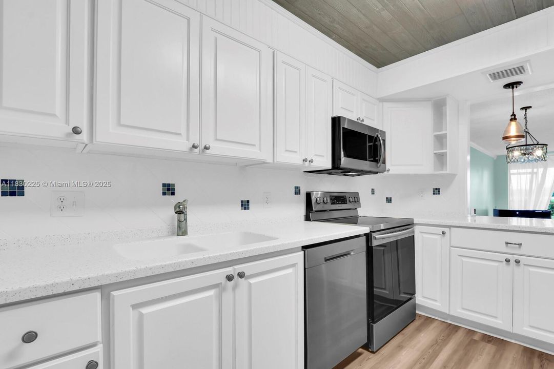 For Sale: $305,000 (2 beds, 2 baths, 1314 Square Feet)