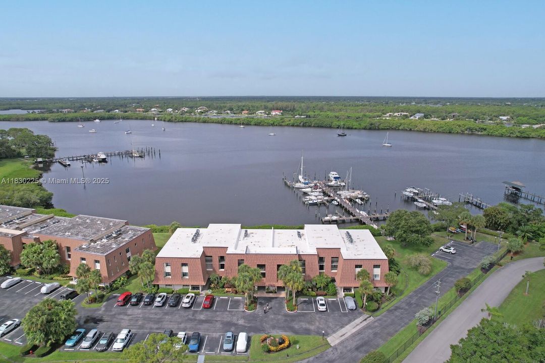 For Sale: $305,000 (2 beds, 2 baths, 1314 Square Feet)