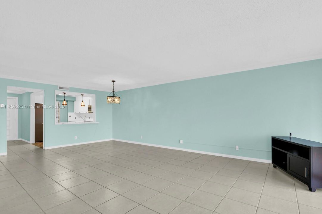 For Sale: $305,000 (2 beds, 2 baths, 1314 Square Feet)