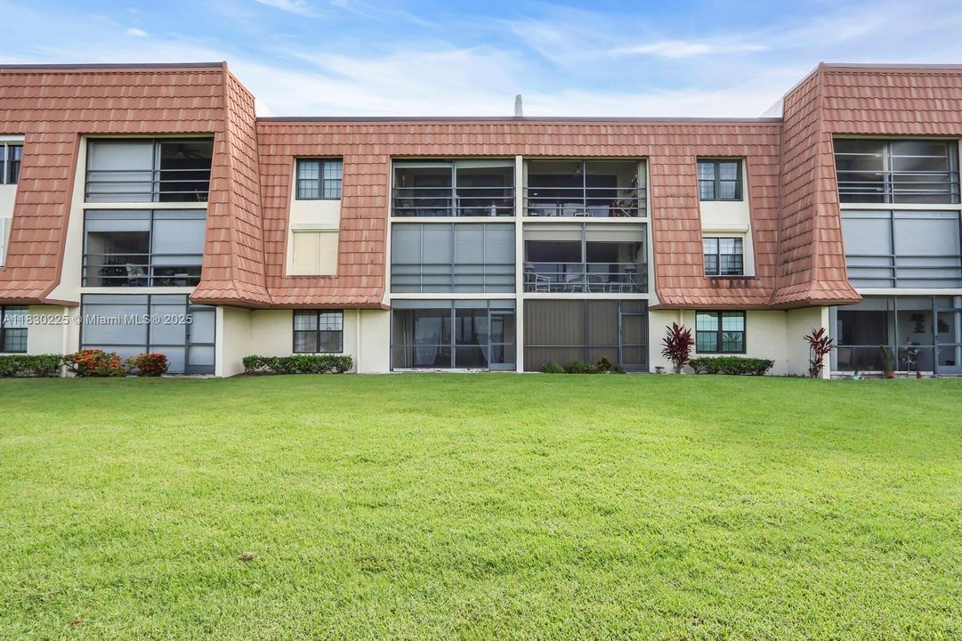 For Sale: $305,000 (2 beds, 2 baths, 1314 Square Feet)