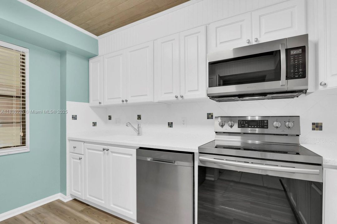 For Sale: $305,000 (2 beds, 2 baths, 1314 Square Feet)