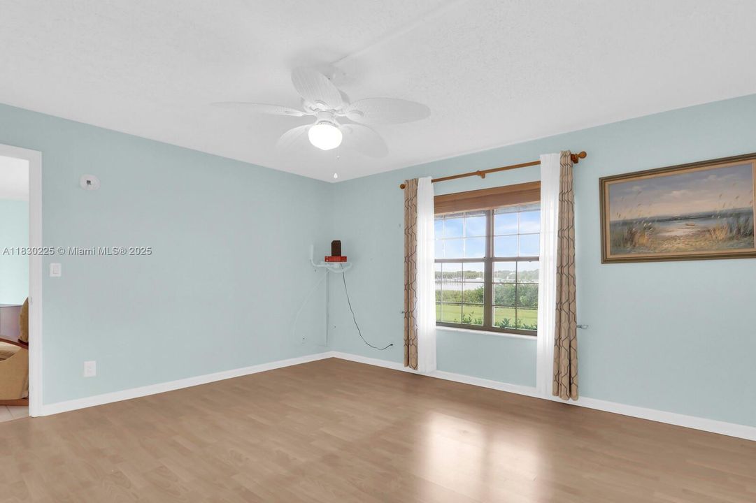 For Sale: $305,000 (2 beds, 2 baths, 1314 Square Feet)
