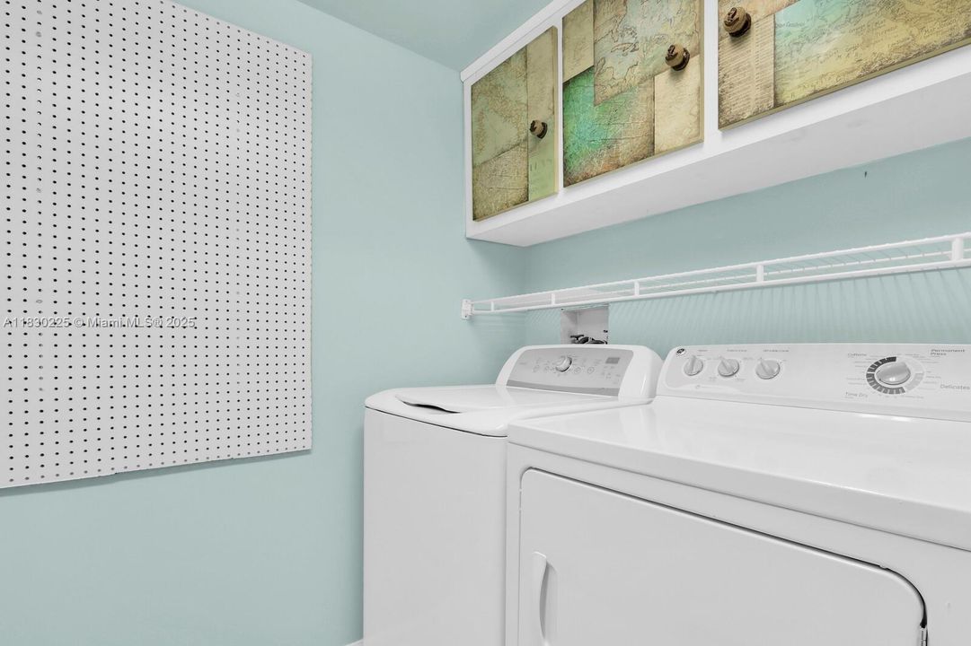 For Sale: $305,000 (2 beds, 2 baths, 1314 Square Feet)