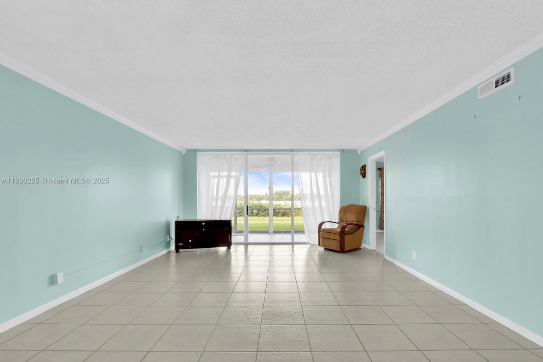 For Sale: $305,000 (2 beds, 2 baths, 1314 Square Feet)