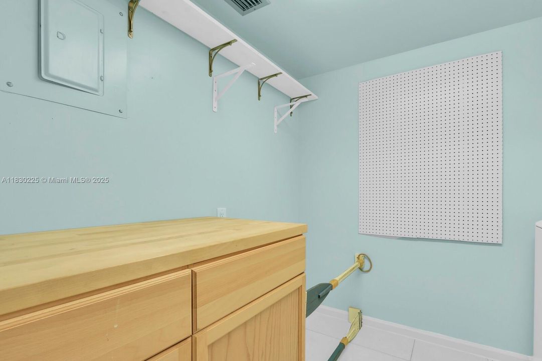 For Sale: $305,000 (2 beds, 2 baths, 1314 Square Feet)