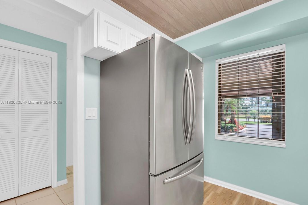For Sale: $305,000 (2 beds, 2 baths, 1314 Square Feet)