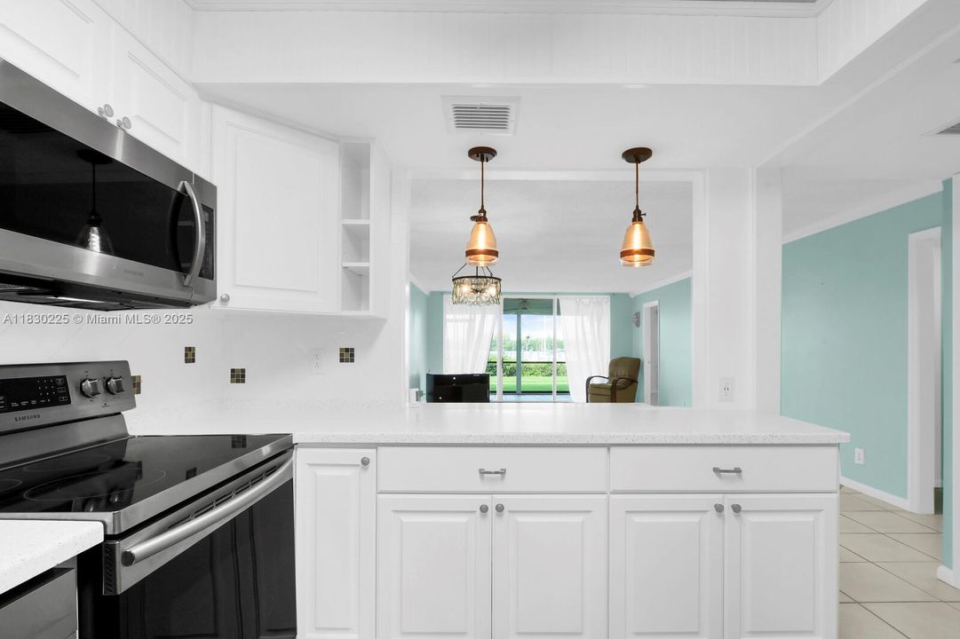 For Sale: $305,000 (2 beds, 2 baths, 1314 Square Feet)