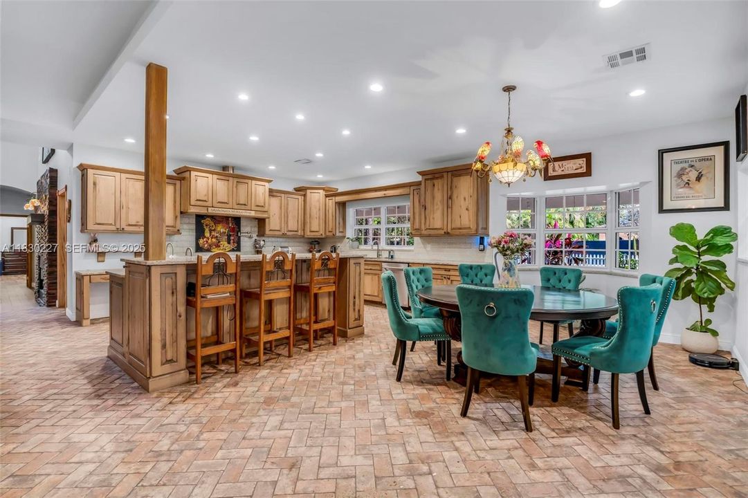 На продажу: $3,150,000 (7 спален, 6 ванн, 5775 Квадратных фут)