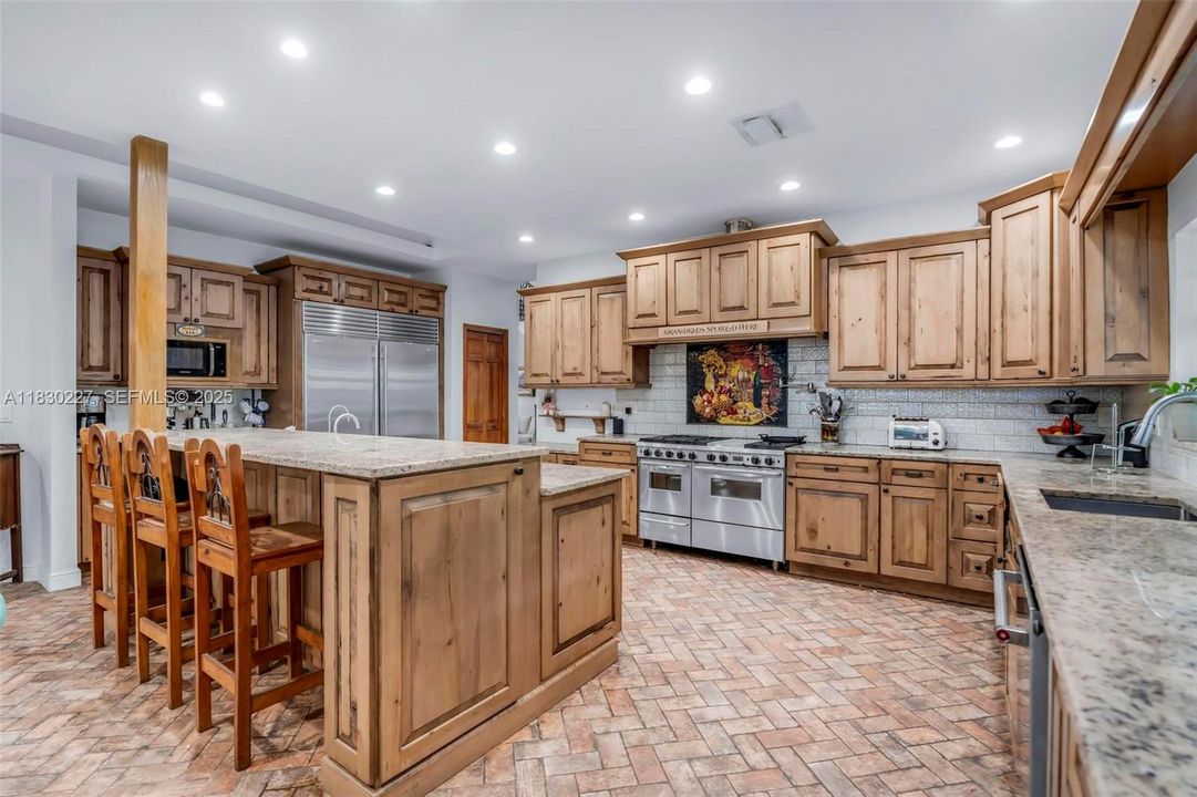 На продажу: $3,150,000 (7 спален, 6 ванн, 5775 Квадратных фут)