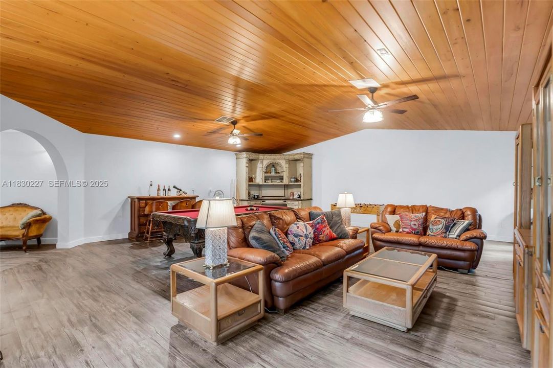 На продажу: $3,150,000 (7 спален, 6 ванн, 5775 Квадратных фут)