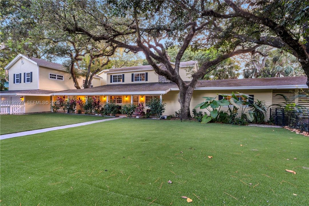 На продажу: $3,150,000 (7 спален, 6 ванн, 5775 Квадратных фут)