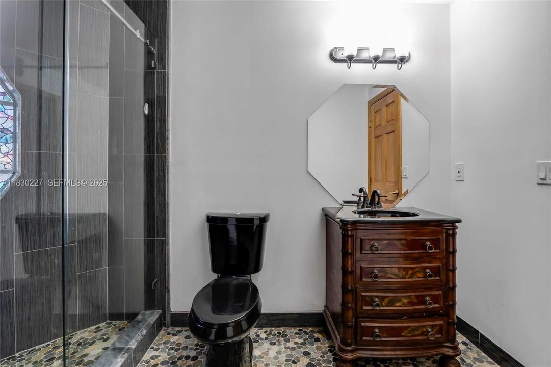 На продажу: $3,150,000 (7 спален, 6 ванн, 5775 Квадратных фут)