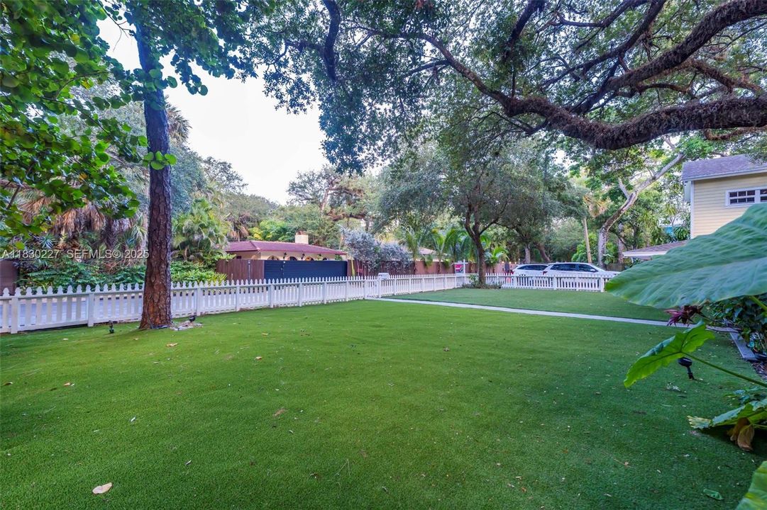 На продажу: $3,150,000 (7 спален, 6 ванн, 5775 Квадратных фут)