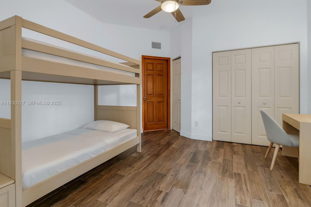 На продажу: $3,150,000 (7 спален, 6 ванн, 5775 Квадратных фут)