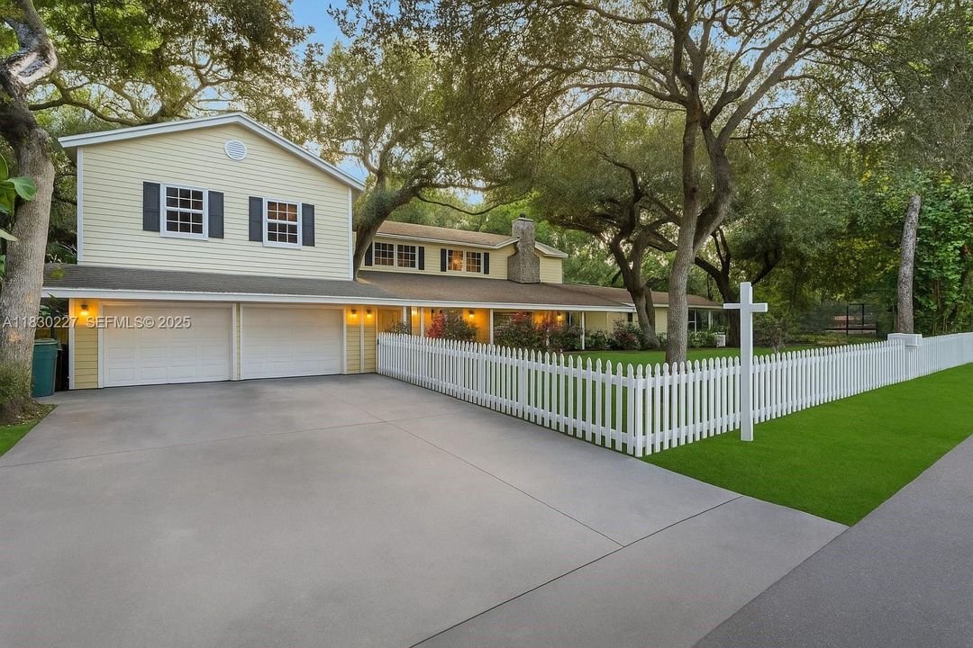 На продажу: $3,150,000 (7 спален, 6 ванн, 5775 Квадратных фут)