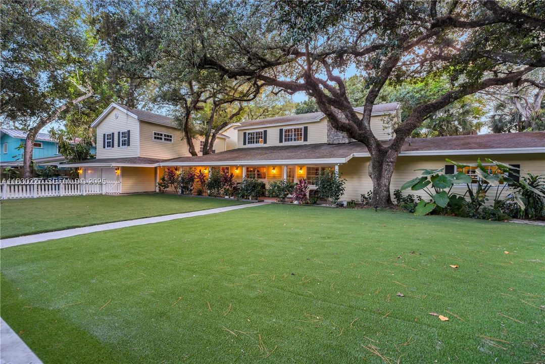 На продажу: $3,150,000 (7 спален, 6 ванн, 5775 Квадратных фут)