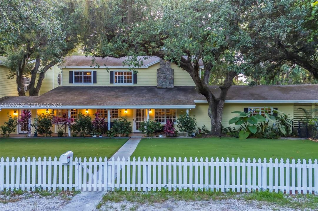 На продажу: $3,150,000 (7 спален, 6 ванн, 5775 Квадратных фут)