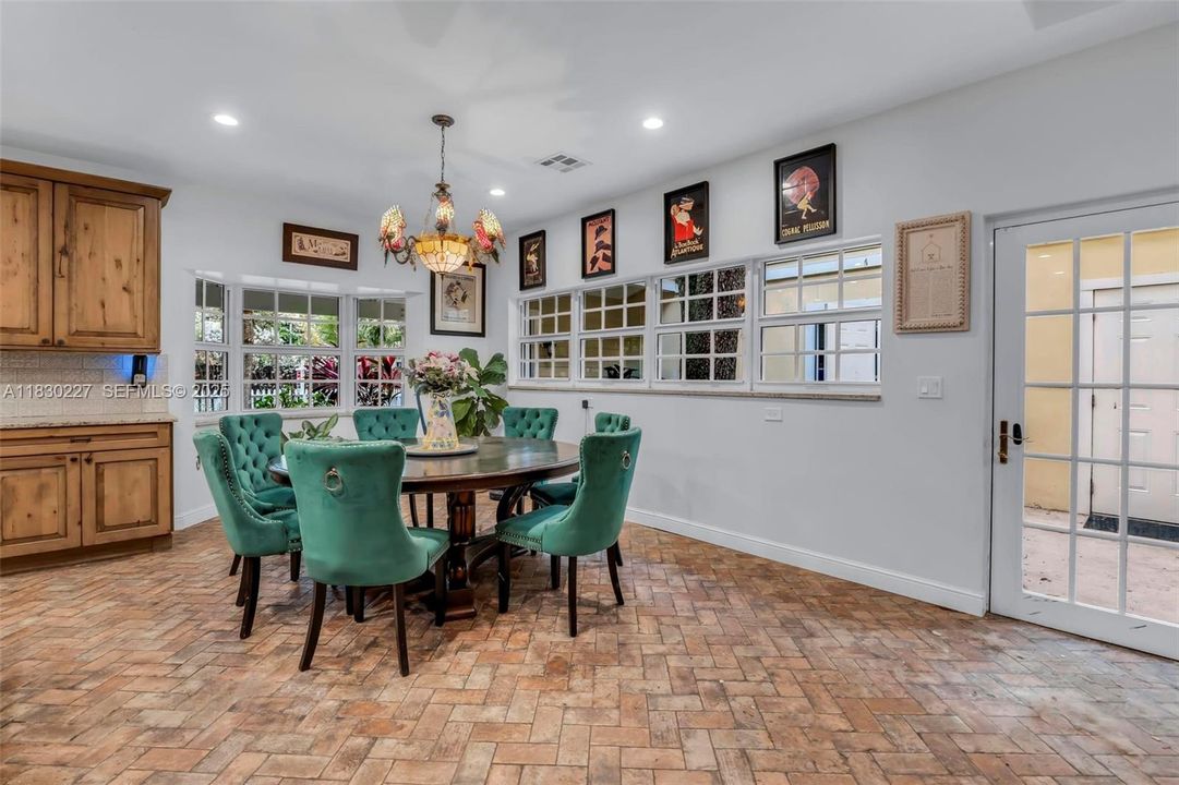 На продажу: $3,150,000 (7 спален, 6 ванн, 5775 Квадратных фут)