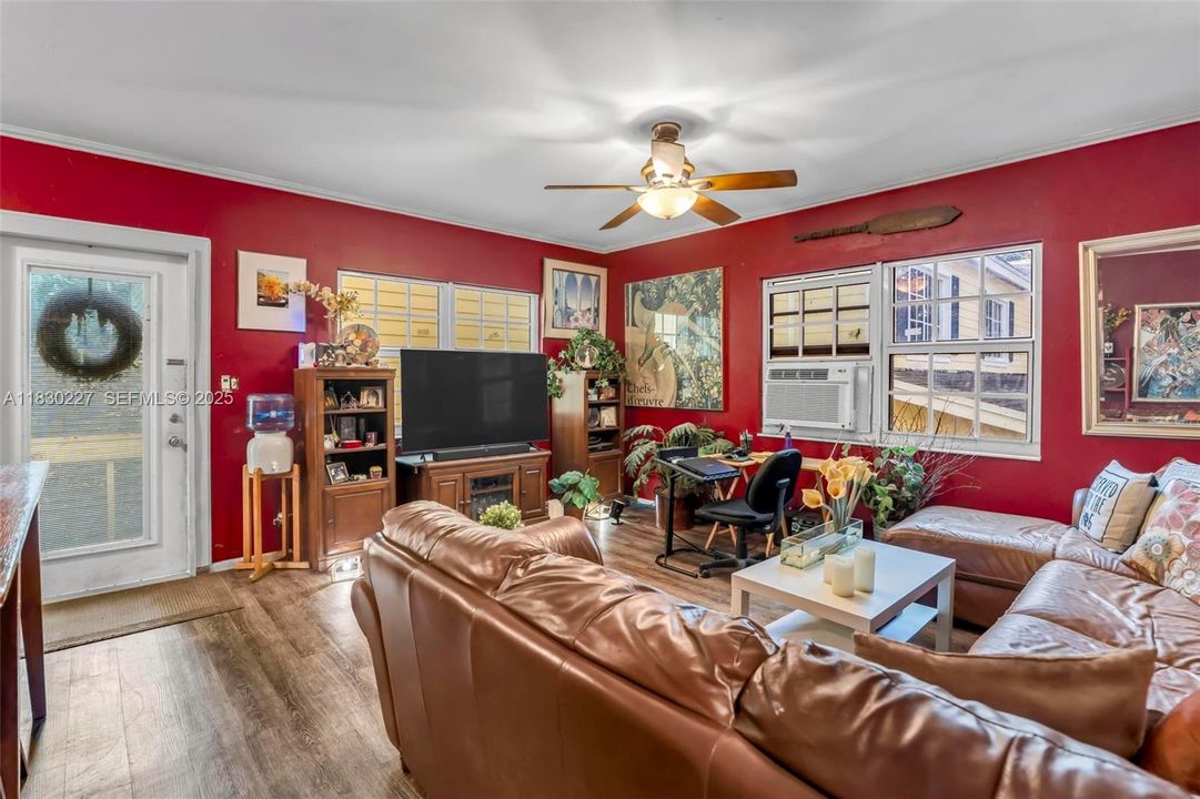 На продажу: $3,150,000 (7 спален, 6 ванн, 5775 Квадратных фут)