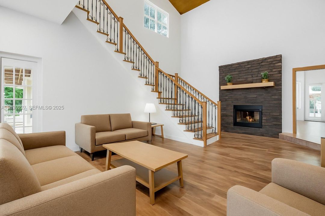 На продажу: $3,150,000 (7 спален, 6 ванн, 5775 Квадратных фут)