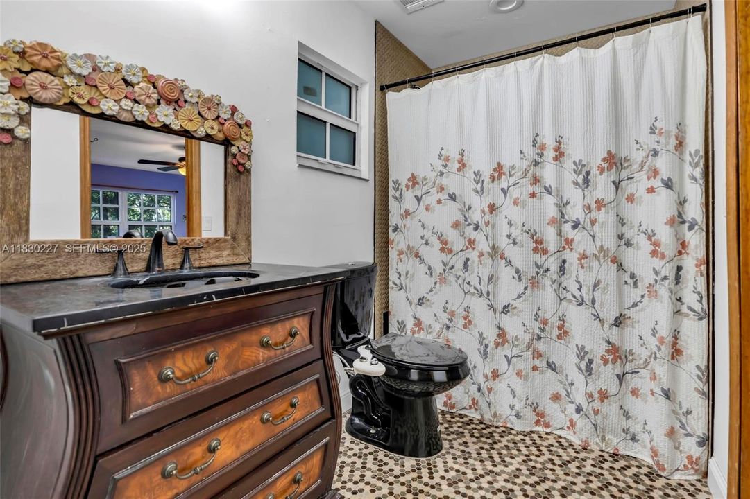 На продажу: $3,150,000 (7 спален, 6 ванн, 5775 Квадратных фут)