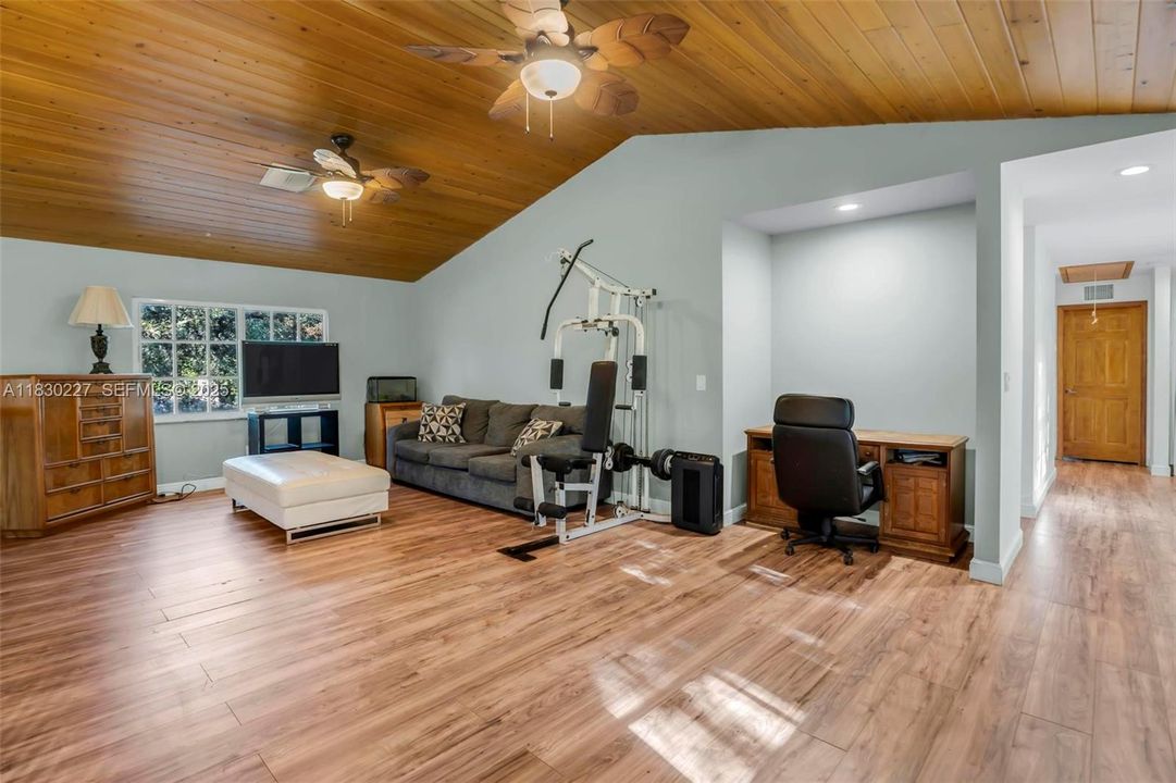 На продажу: $3,150,000 (7 спален, 6 ванн, 5775 Квадратных фут)